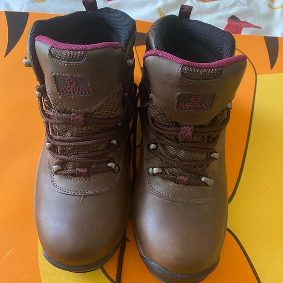 Women’s outdoor boots - Picture 2 of 5